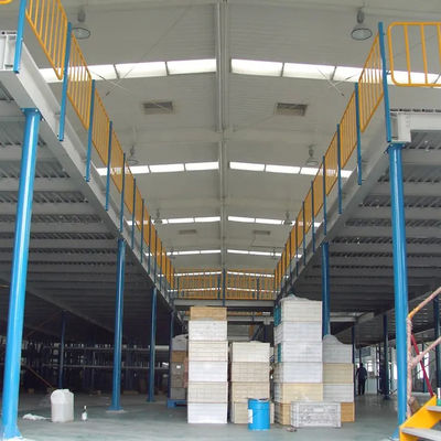 ISO9001 Warehouse Storage Rack Steel Platform Rack For Cold Storage With Cargo Lift