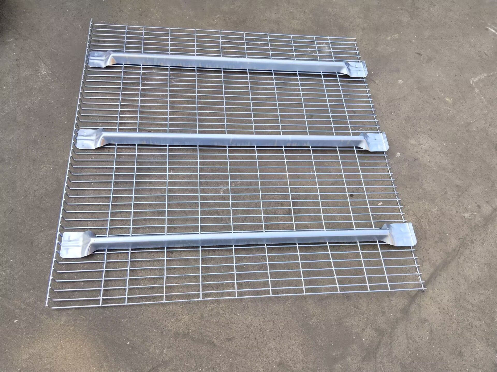 Galvanized Steel Wire Mesh Decking 50x100 25*100 Flared Channel For Warehouse Storage
